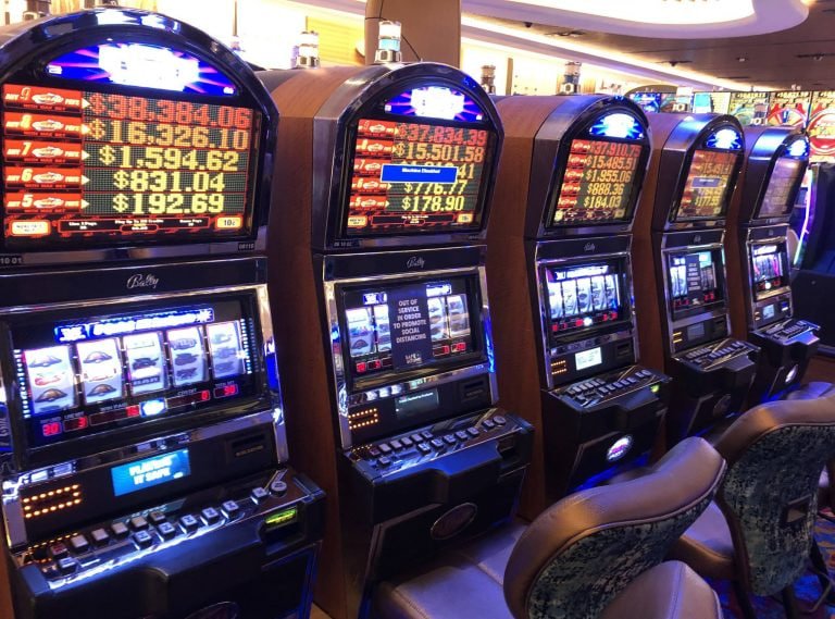 Tampilan live casino dan slot online di platform hiburan an1 Indonesia